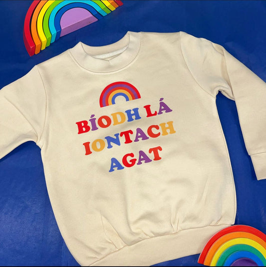 Bíodh Lá Iontach Sweater